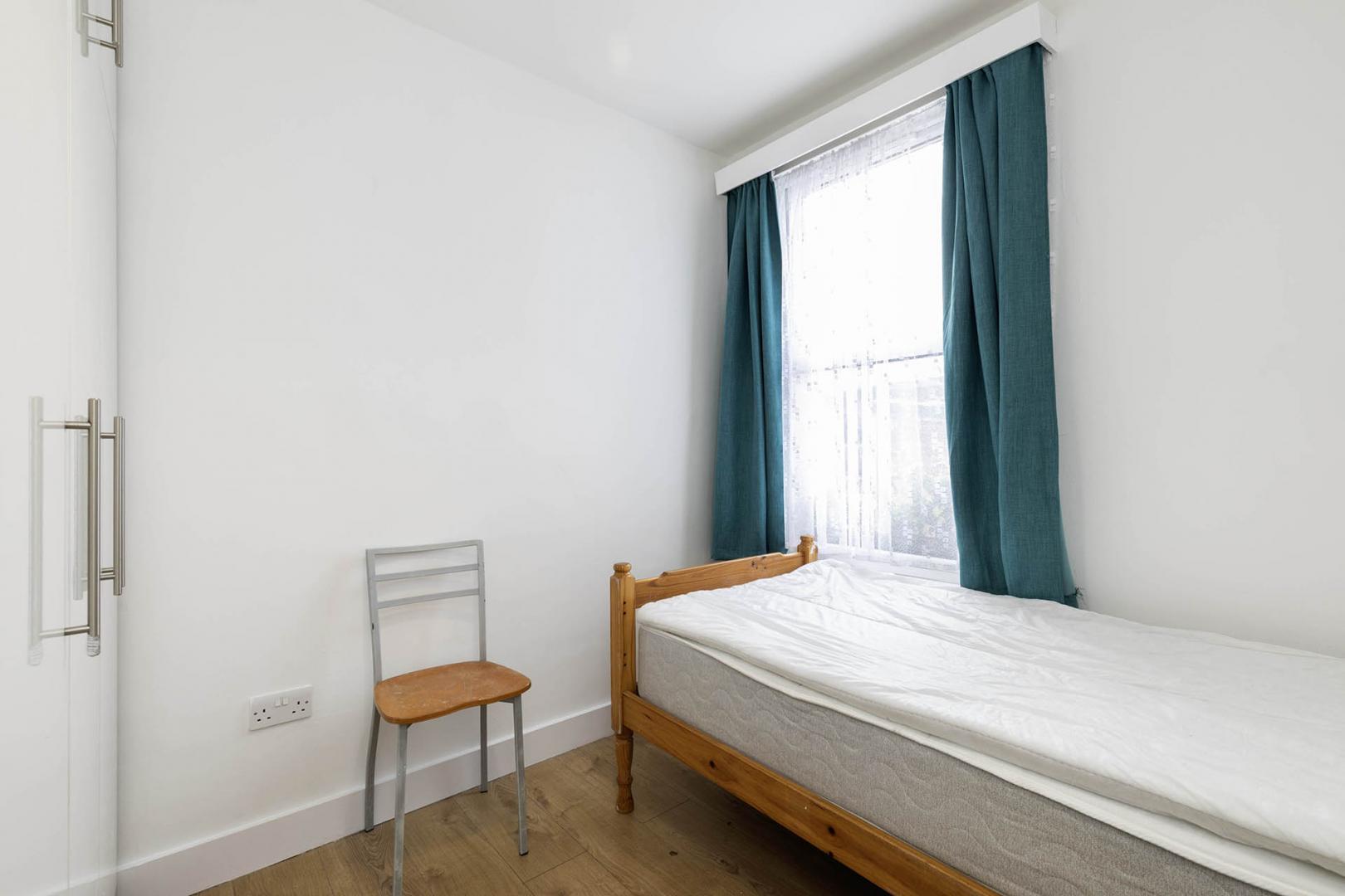 			3 Bedroom, 1 bath, 1 reception Flat			 Newton Road, Cricklewood